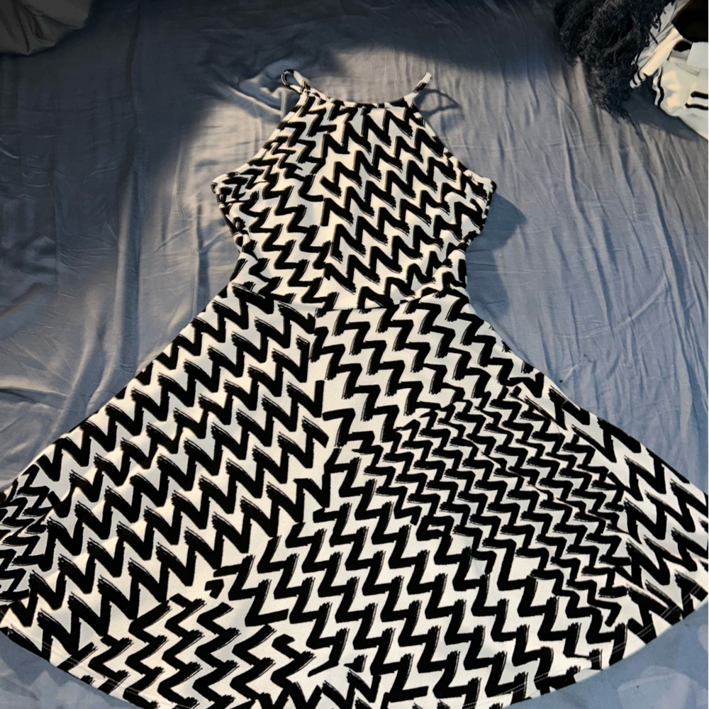 Black and White flowy zigzag dress. Size Small. Brand is Emerald Sundae